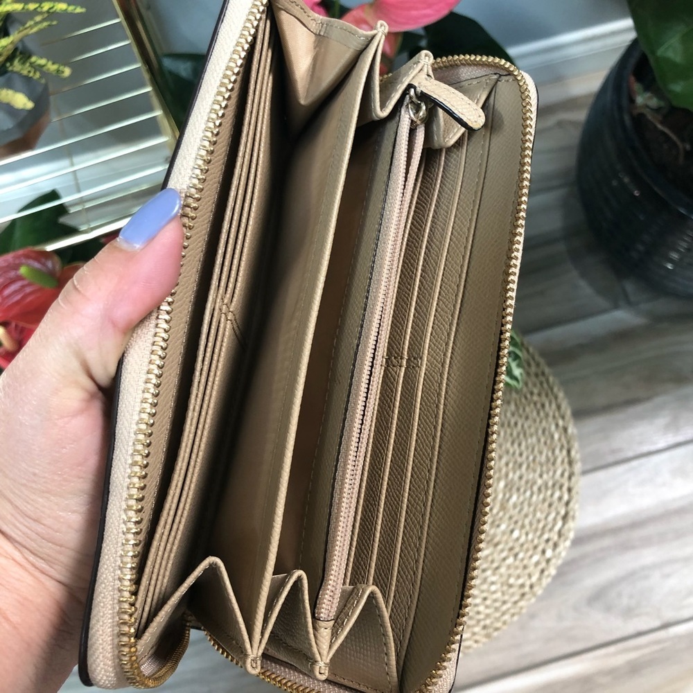 Vintage Leather Coach Wrap Around Zipper Wallet - Picture 6 of 9